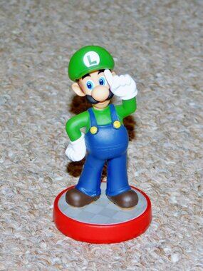 Nintendo Wii U Amiibo Super Mario Bros. Series Luigi Figure Red Base